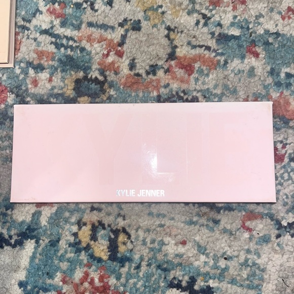 Kylie cosmetics Valentine palette - Picture 1 of 4